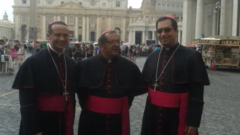 Comitiva de sacerdotes salvadoreños en Italia.
