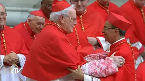 Rosa Chavez ya ordenado como cardenal.