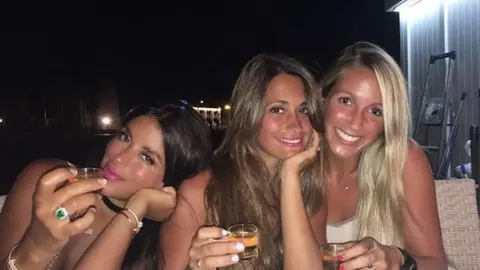 Antonella es muy activa en Instagram, donde comparte fotos con sus amigas y familia.
