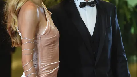 Carles Puyol y su esposa no faltaron a la fiesta.