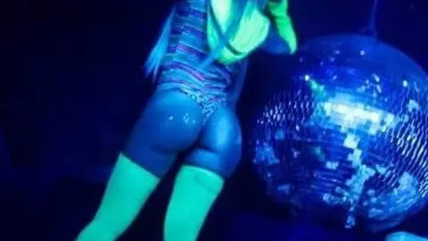 No todo son halagos. Cuando colgó esta foto la tildaron de "teibolera" (bailarina de barras show).