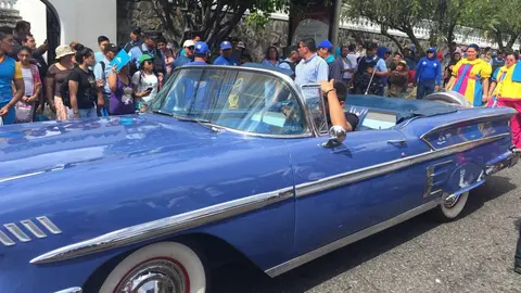 Auto en el que recorrerá las calles de San Salvador el alcalde Nayib Bukele. / Foto Arely Menjívar