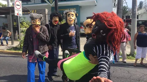 Los infaltables viejos de agosto.