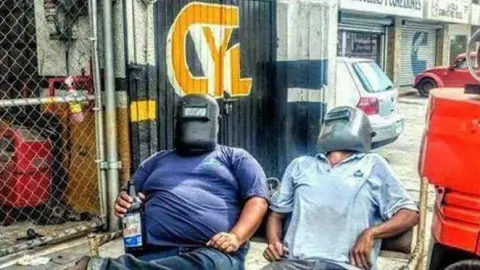 Ellos siguieron las recomendaciones y vieron el Sol con un vidrio para soldar.