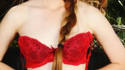 Como era de esperar, el caso lo que hizo fue alborotar su fama entre los seguidores de su faceta porno.