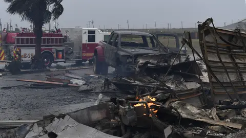 Algunos vehículos fueron impactados y quedaron inservibles tras la llegada del huracán.