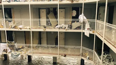 Así quedó un edificio en Barbuda, en el mar Caribe.