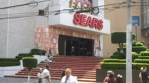 Los comercios también se vieron afectados por el sismo.