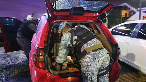 Los registros también incluyeron los vehículos de las personas presentes.