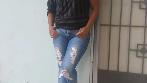 Se dedicaba a trabajar en un centro nocturno como bailarina erótica.