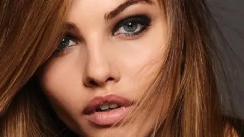 Thylane Blondeau es de nacionalidad francesa, su padre es el exfutbolista Patrick Blondeau y la diseñadora de moda Veronika Loubry.