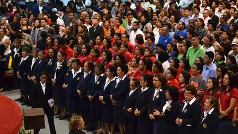 Servidores, guías y miembros de la iglesia escucharon con atención los testimonios sobre la vida y obra del Hermano Toby. Foto: Warner Velázquez