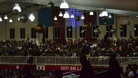 La iglesia lució abarrotada desde tempranas horas de la tarde. Foto: Warner Velázquez