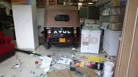 En este local comercial, los manifestantes rompieron vitrinas y provocaron destrozos. Foto: Diario El Heraldo