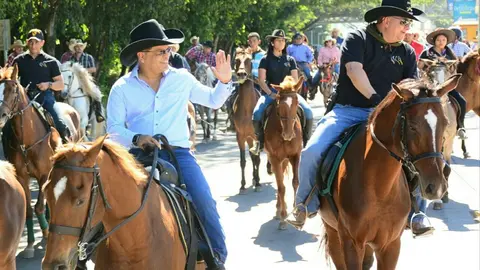 El vicemandatario no se mostró nada extraño cabalgando el caballo que le designaron.