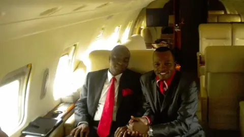 Pese a que África es el continente más pobre del mundo, el reverendo nigeriano David Oyedepo quien tiene a su cargo la iglesia más grande cuenta con un patrimonio valorado en $150 millones.