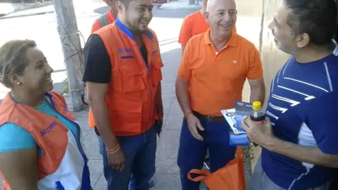 Rafael Menjívar y el candidato a diputado por San Salvador Osiris Luna, visitaron el barrio San Esteban, del Distrito 6.