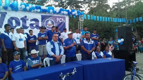 Dany Rodríguez, candidato a alcalde del PCN fue acompañado por el candidato a diputado por La Libertad, Pedro Ascencio.