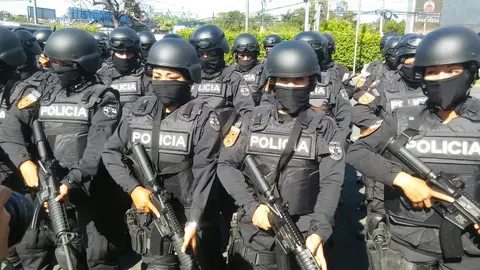 También hay varias mujeres agentes que serán parte del nuevo batallón.