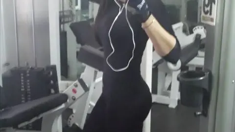 Es amante de practicar ejercicios e ir al gimnasio.