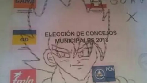 Cada vez se hace más popular en estas elecciones el voto por Goku, imagen tomada Twitter de @WalterVP2017.