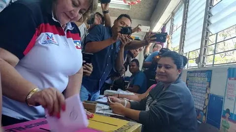 Milagro Navas busca su reelección en Antiguo Cuscatlán.