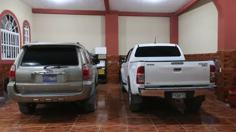 Algunos de los vehículos decomisados.