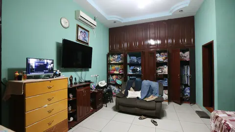 La vivienda está equipada con equipos tecnológicos, aires acondicionados y algunos lujos.