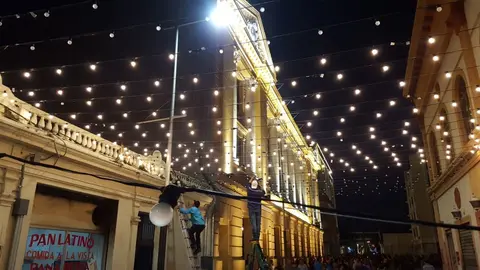Además de la plaza se ha remodelado varias calles que colindan con el Teatro Nacional.