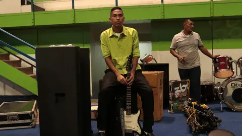 Edwin, antes de llegar a este centro había tomado clases de música, por lo que no le costó adaptarse y aprender nuevas técnicas musicales.