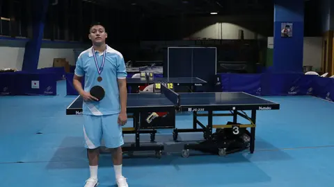 Antes de llegar al penal, Edwin practicaba tenis de mesa, desde su primer día en privación de libertad se enfrascó en el juego hasta tener el cargo de entrenador.