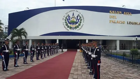 La Asamblea se vistió de gala para recibir al presidente de la República y sus ministros para rendir el informe de cuatro años de labores del Ejecutivo / Foto: Asamblea.