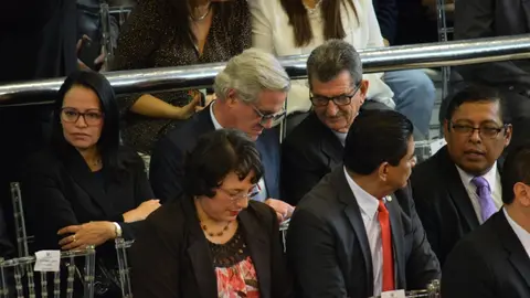 El secretario de Transparencia, Marcos Rodríguez, acompaña al presidente en la Asamblea / Foto: cortesía.