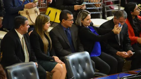 Los invitados también aprovecharon para guardar recuerdos de la solemne / Fotos: cortesía.