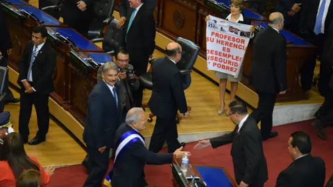 La diputada de ARENA, Karla Hernández, no atendió las indicaciones de su fracción y fue la única que reprochó el trabajo del presidente.