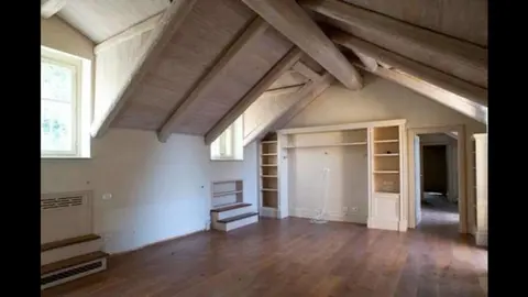 La residencia cuenta con todas las comodidades para una familia completa.