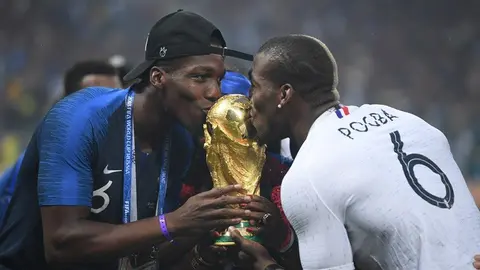 No hay como tener el trofeo en las manos. Justo triunfo.