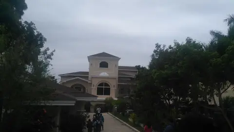 La mansión decomisada al presidente Antonio Saca queda ubicada en la zona de Linda Vista en la calle al volcán.