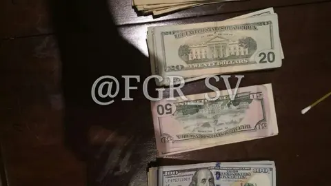 Dinero decomisado a uno de los capturados.