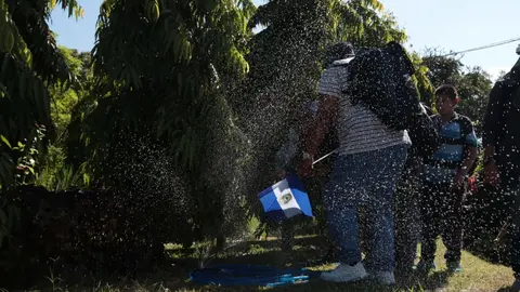 En los grupos de la red de mensajería instantánea, los usuarios hicieron una serie de recomendaciones de última hora como llevar a la mano los documentos de identidad, en el caso de los adultos y pasaporte para los menores que viajen acompañados de sus padres.
