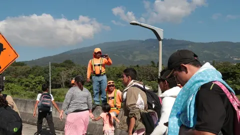 DUI vigente y/o pasaporte vigente para cruzar la frontera de Guatemala y El Salvador. Según los organizadores, las personas que viajan con menores de edad deberán mostrar un poder notarial donde uno de los padres autoriza la salida del país anexado a la partida de nacimiento.