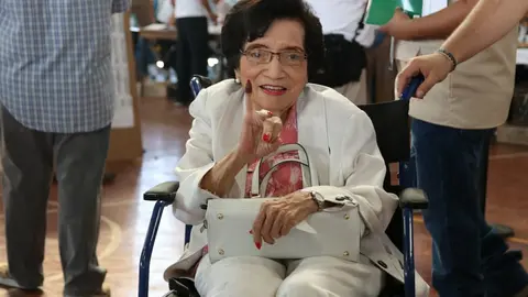 La exminisrta de Salud María Isabel Rodríguez acudió temprano a votar.