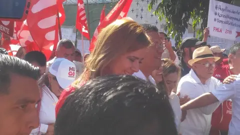 Hugo Martínez fue el primero de los candidatos a la presidencia que votó