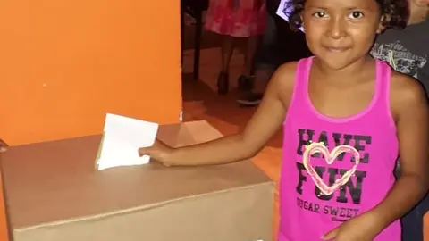 Las elecciones infantiles también se desarrollaron este domingo.