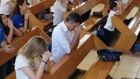 Previo a votar, Carlos Calleja asistió a misa.