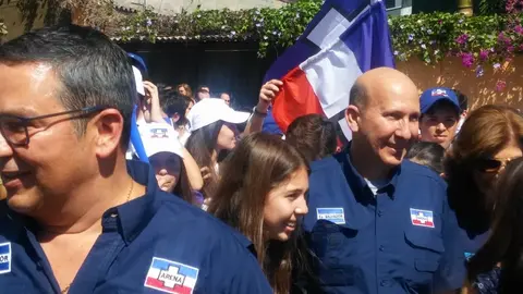 El exprecandidato a la presidencia por ARENA, Javier Simán, llegó luego que votara el candidato del FMLN.