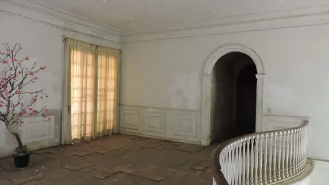 La casa es de dos plantas.