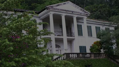 Durante muchos años se realizaron tour nocturnos a la casa, para explotar las historias de fantasmas y embrujos.