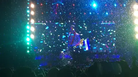 Así se despidió de su público que cantó y vibró con su música por más de dos horas.