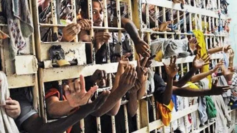 Foto tema hacinamiento de cárceles.